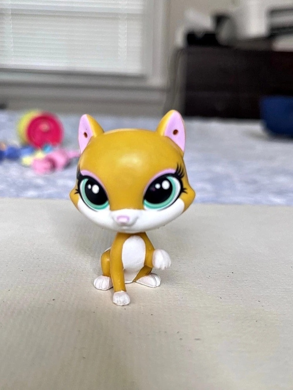 Hasbro Littlest Pet Shop Cat #83 Bootsie Russet Yellow Cat Figurine Toy